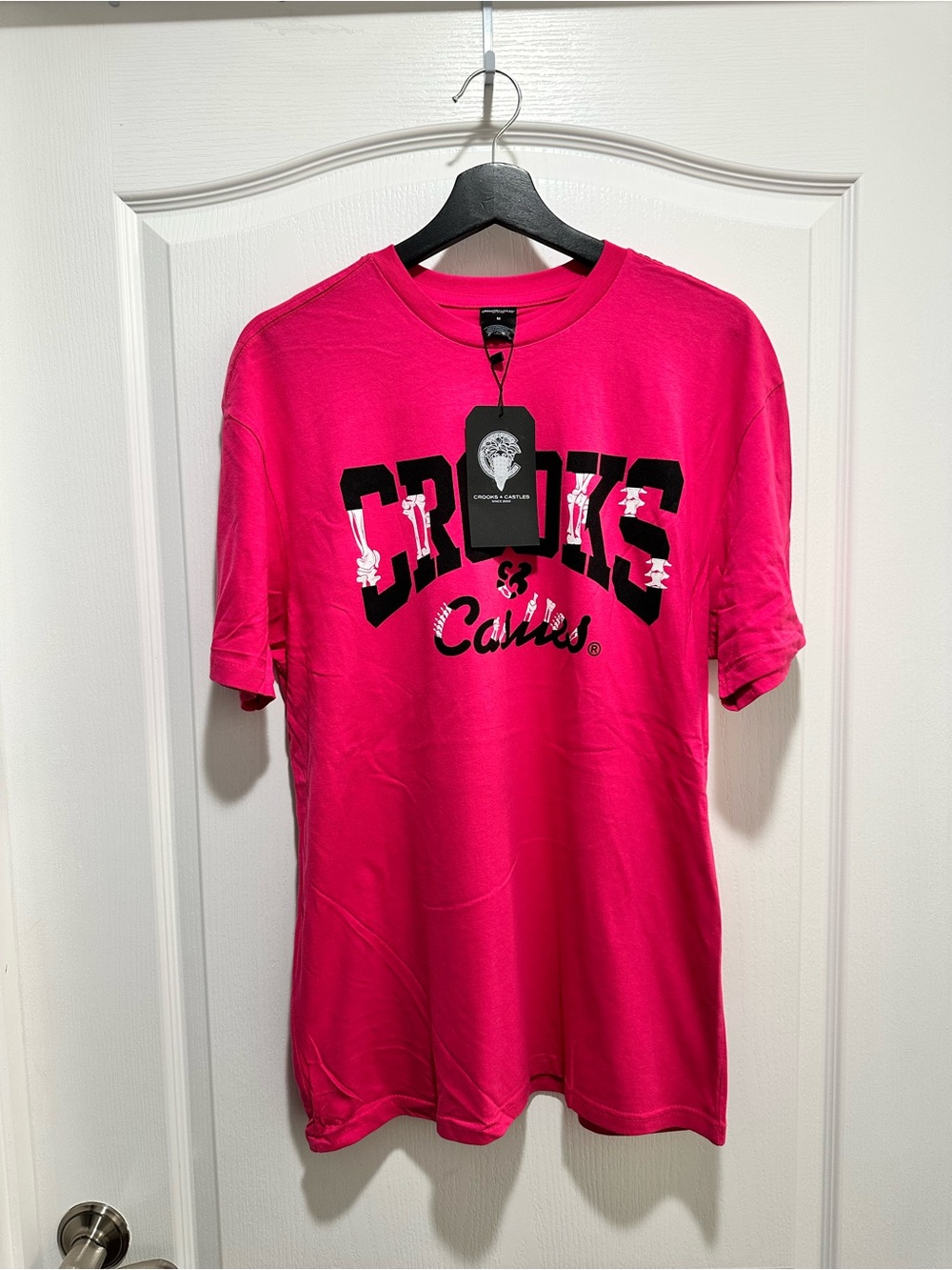 Crooks & Castles Bones Men’s Pink Tee Shirt, Size Medium